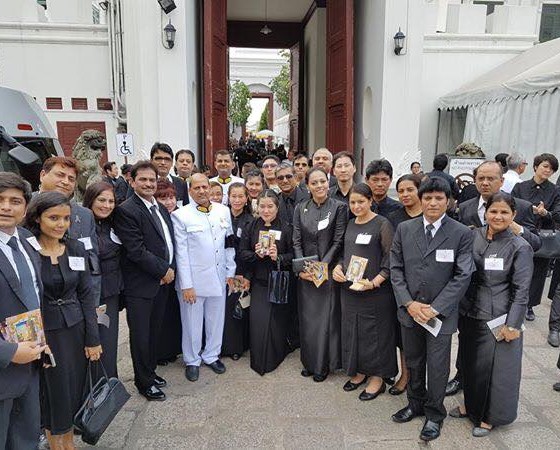 (26 Jan 2017) – Vishwa Hindu Parishad (VHP) Thailand members visited grand palace and paid respect to HM Late King Bhumibol Adulyadej (Rama 9).